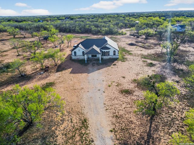 510 HIGH MDW, Lytle, TX 78052