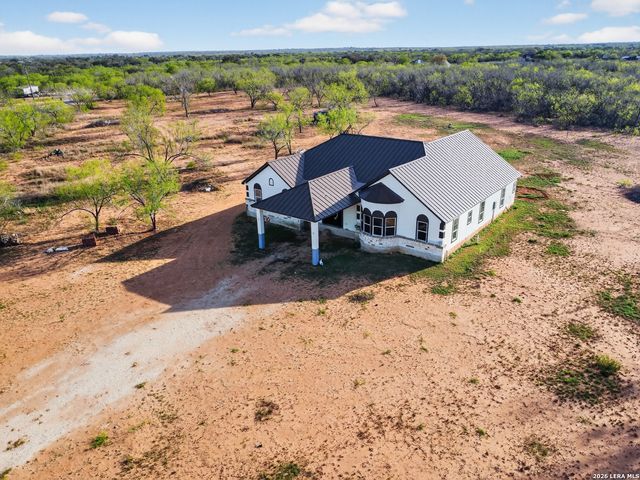 510 HIGH MDW, Lytle, TX 78052