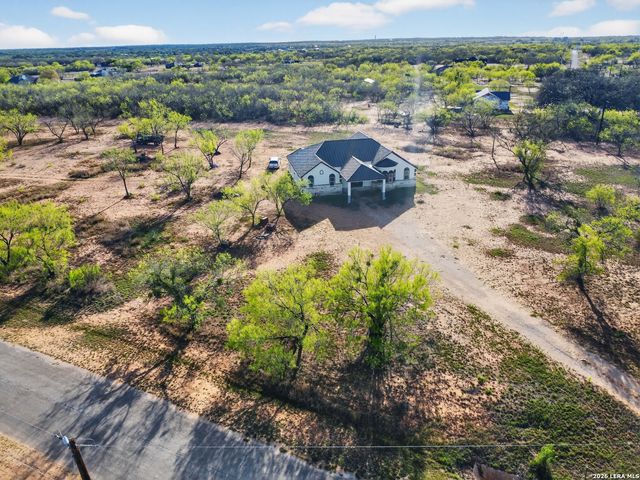 510 HIGH MDW, Lytle, TX 78052