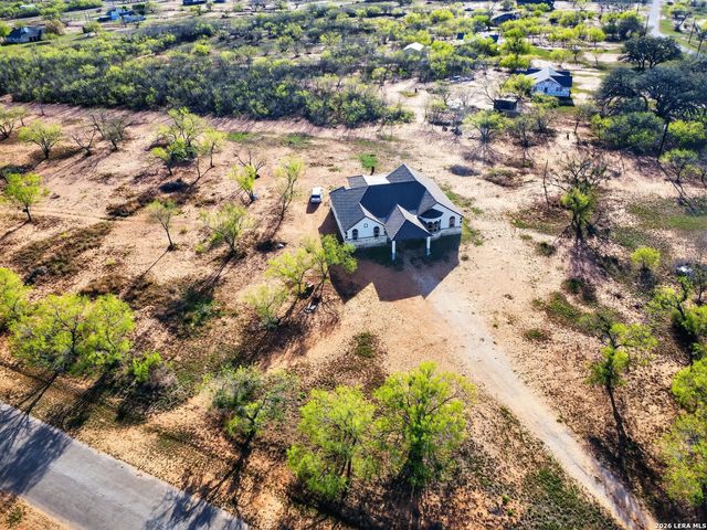 510 HIGH MDW, Lytle, TX 78052