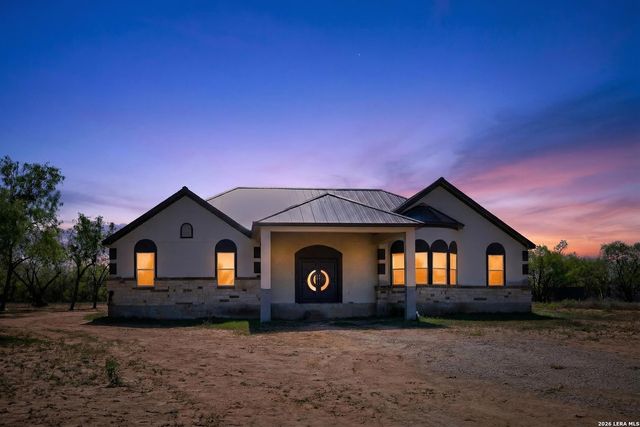 510 HIGH MDW, Lytle, TX 78052