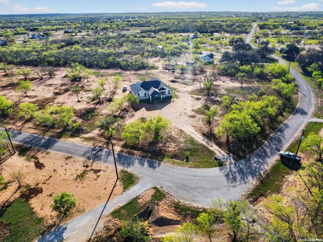 510 HIGH MDW, Lytle, TX 78052