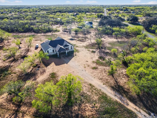 510 HIGH MDW, Lytle, TX 78052