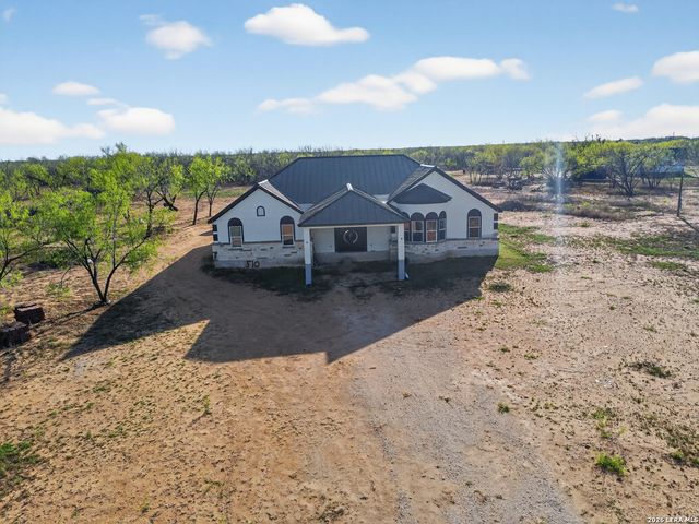 510 HIGH MDW, Lytle, TX 78052