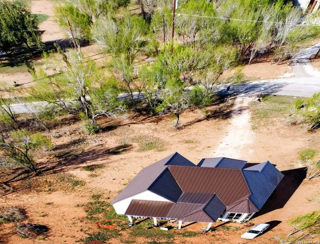 510 HIGH MDW, Lytle, TX 78052