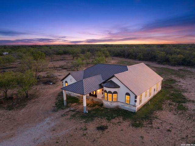510 HIGH MDW, Lytle, TX 78052