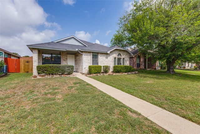 512 Sims Drive, Cedar Hill, TX 75104