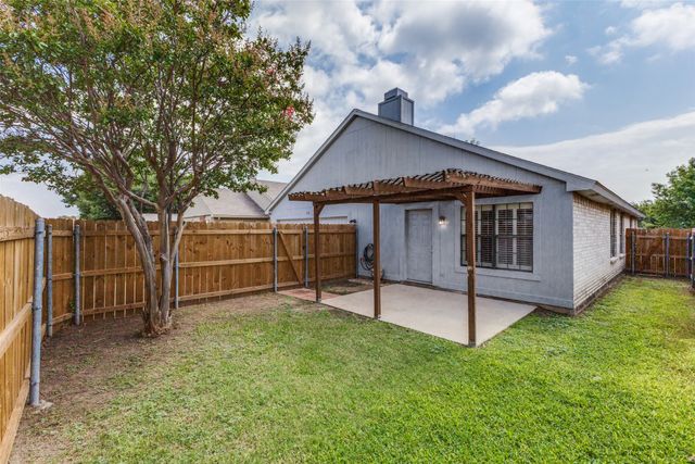 512 Sims Drive, Cedar Hill, TX 75104