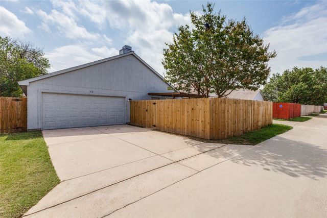 512 Sims Drive, Cedar Hill, TX 75104