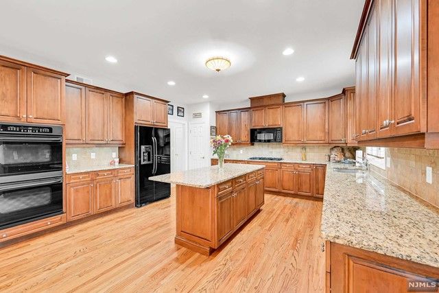34 Chimney Ridge Trail, West Milford, NJ 07480