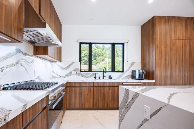 1016 Escalero Avenue, Pacifica, CA 94044