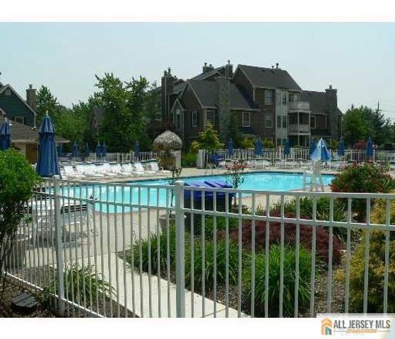 39 Lear Court, East Brunswick, NJ 08816