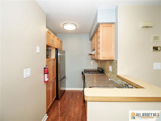 39 Lear Court, East Brunswick, NJ 08816