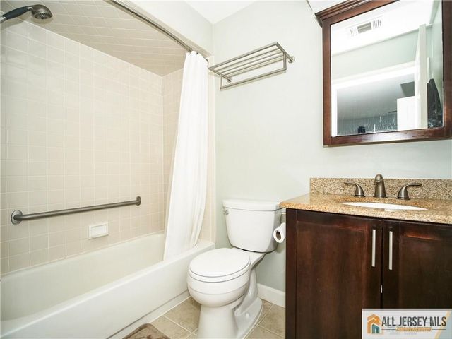 39 Lear Court, East Brunswick, NJ 08816