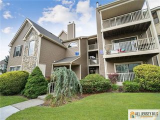 39 Lear Court, East Brunswick, NJ 08816