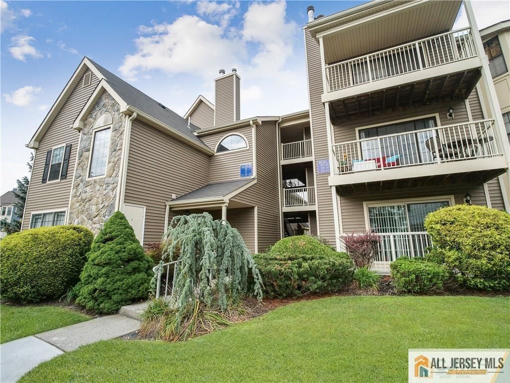 39 Lear Court, East Brunswick, NJ 08816