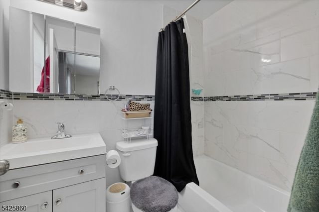 12 Rome St, Newark City, NJ 07105