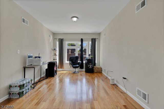 12 Rome St, Newark City, NJ 07105