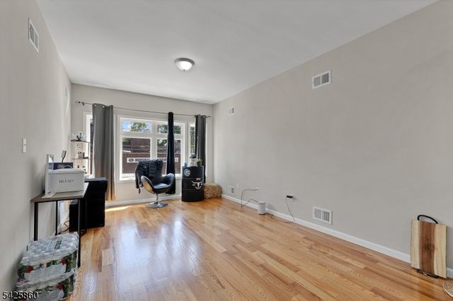 12 Rome St, Newark City, NJ 07105