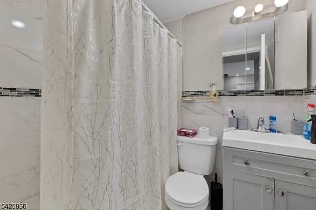 12 Rome St, Newark City, NJ 07105