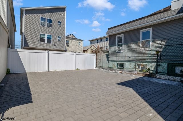 12 Rome St, Newark City, NJ 07105