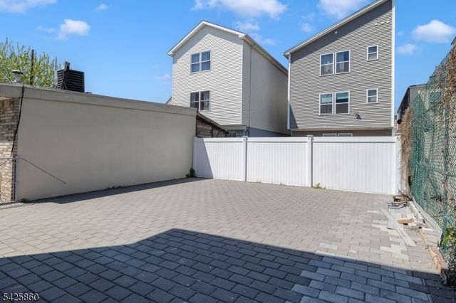 12 Rome St, Newark City, NJ 07105