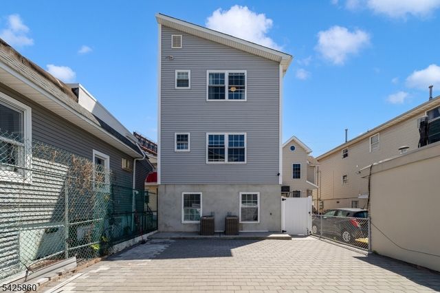 12 Rome St, Newark City, NJ 07105