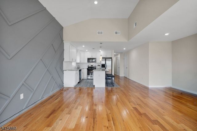 12 Rome St, Newark City, NJ 07105