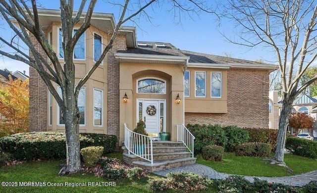 38 Boca Del Mar Court, Holmdel, NJ 07733