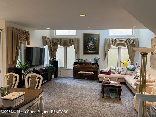 38 Boca Del Mar Court, Holmdel, NJ 07733