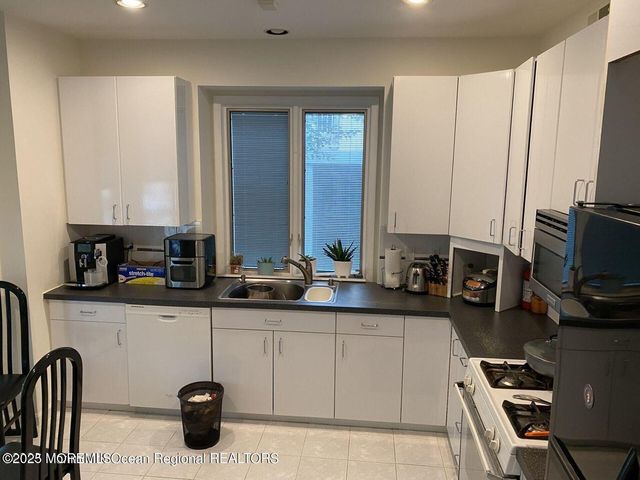 38 Boca Del Mar Court, Holmdel, NJ 07733