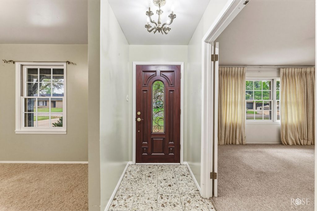 Image 7 of property listing at 2801 Oak Forest Drive, San Angelo, TX 76904