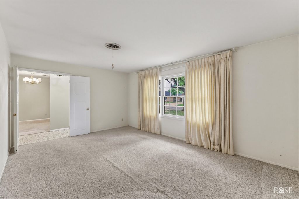 Image 9 of property listing at 2801 Oak Forest Drive, San Angelo, TX 76904