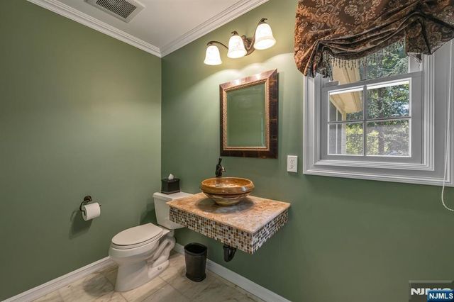 330 Airmount Avenue, Ramsey, NJ 07446