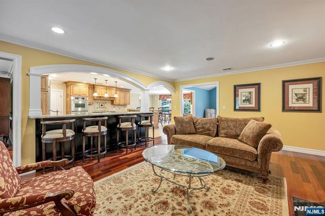 330 Airmount Avenue, Ramsey, NJ 07446