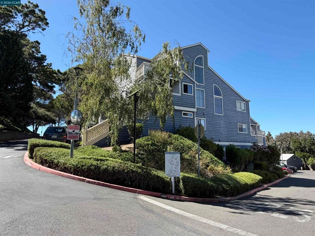 Image 2 of property listing at 113 Sea Crest Cir, Vallejo, CA 94590