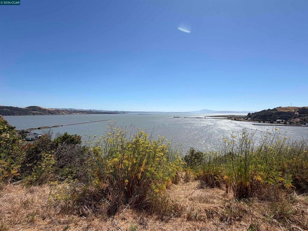 Image 21 of property listing at 113 Sea Crest Cir, Vallejo, CA 94590