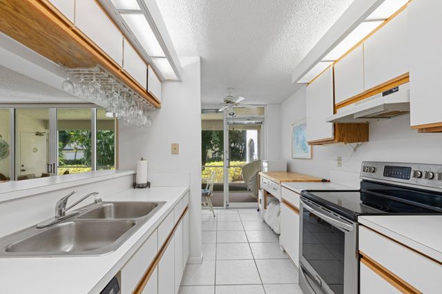 106 Half Moon Circle B1, Hypoluxo, FL 33462
