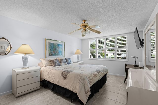 106 Half Moon Circle B1, Hypoluxo, FL 33462