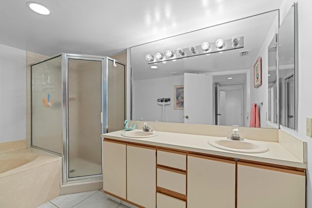 106 Half Moon Circle B1, Hypoluxo, FL 33462