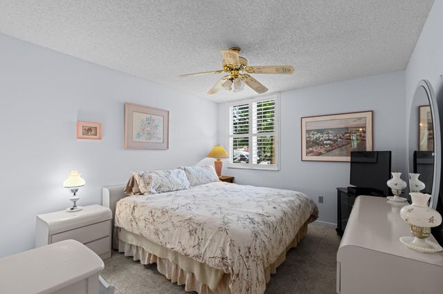 106 Half Moon Circle B1, Hypoluxo, FL 33462