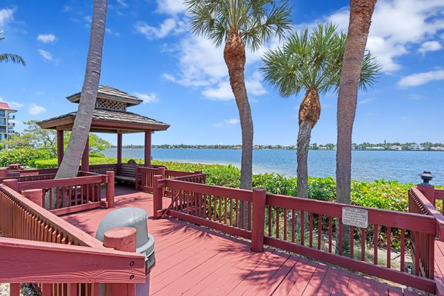 106 Half Moon Circle B1, Hypoluxo, FL 33462