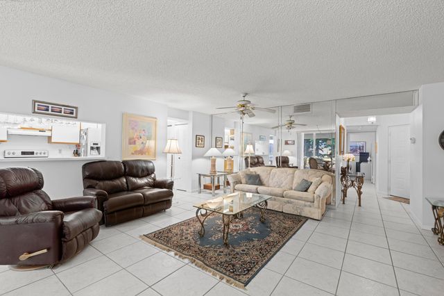 106 Half Moon Circle B1, Hypoluxo, FL 33462