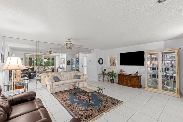 106 Half Moon Circle B1, Hypoluxo, FL 33462