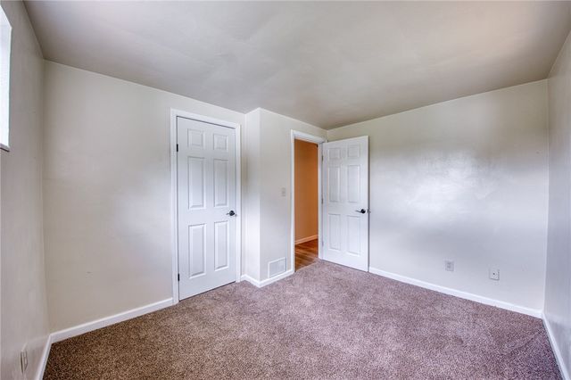 275 Twin Lakes Rd, Unity Twp, PA 15650