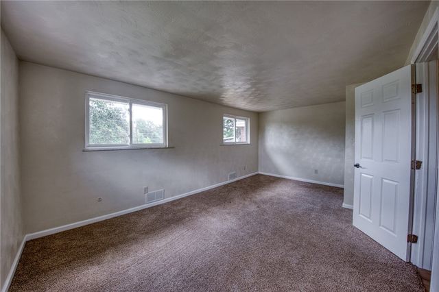 275 Twin Lakes Rd, Unity Twp, PA 15650