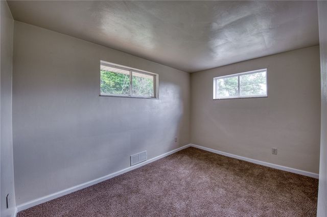 275 Twin Lakes Rd, Unity Twp, PA 15650