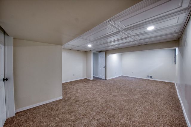 275 Twin Lakes Rd, Unity Twp, PA 15650