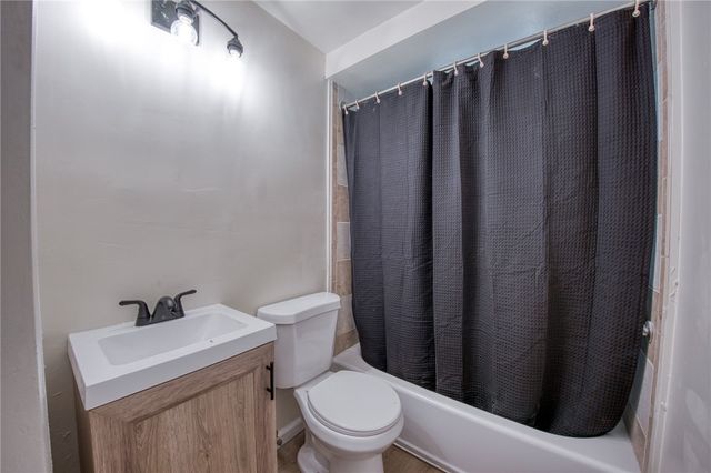 275 Twin Lakes Rd, Unity Twp, PA 15650