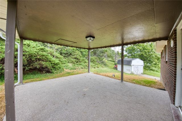 275 Twin Lakes Rd, Unity Twp, PA 15650